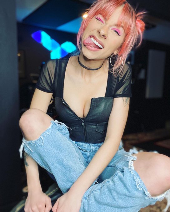 💗🚬 https://t.co/GMKDShUncX<a href="/tag/newprofilepic"class="tags"><span>#newprofilepic</span></a>