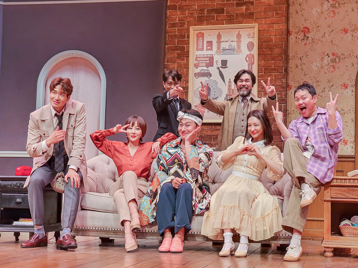 kenskens112's tweet photo. #라이어 
전에 봤던거보다 더 재밌어진듯
덕후의 본분을 저버리고 폰카
수염난 아저씨 꿀잼 https://t.co/LSuuJaHqg7