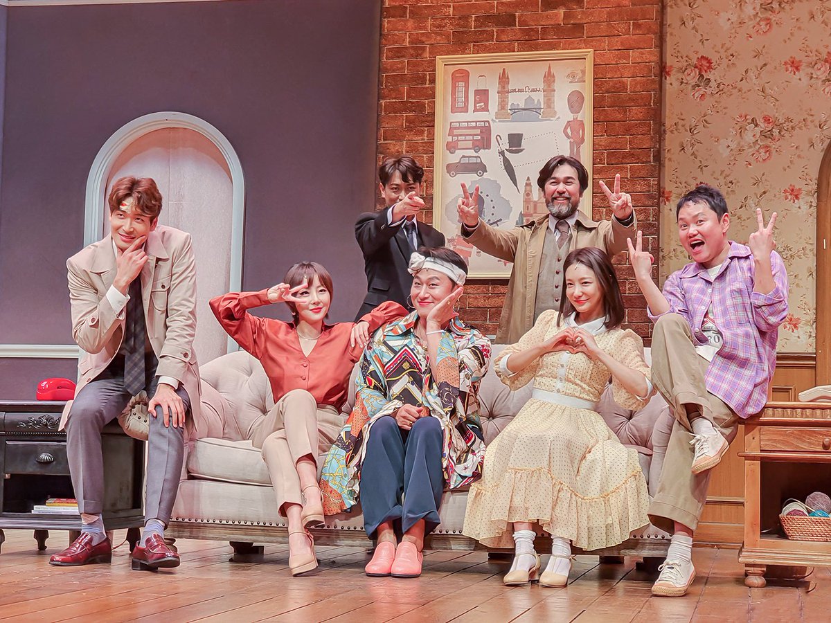 #라이어 
전에 봤던거보다 더 재밌어진듯
덕후의 본분을 저버리고 폰카
수염난 아저씨 꿀잼