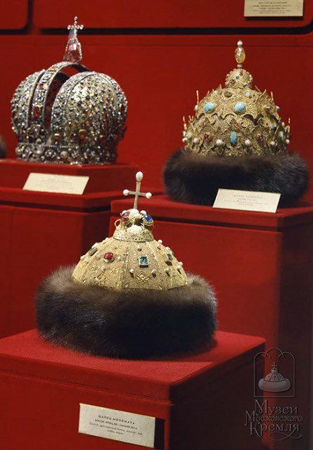 Московская оружейная палата шапка мономаха. Золотое кольцо шапка мономаха фото. Московская оружейная палата шапка мономаха. Кремль шапка мономаха. Шапка мономаха в оружейной палате кремля.