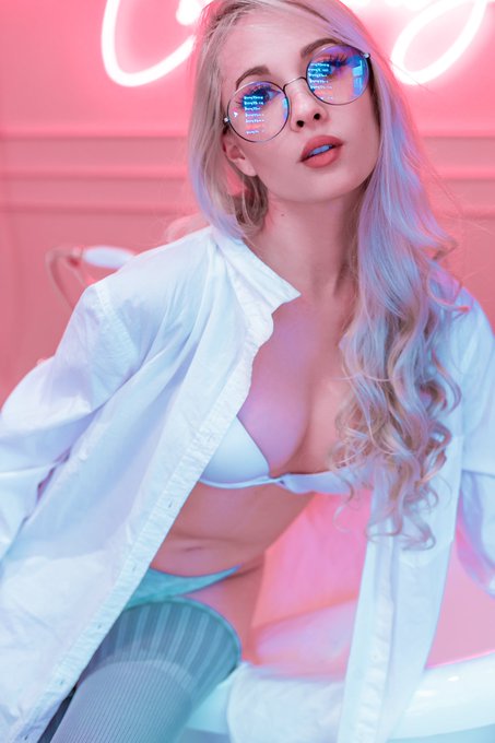 What's your fave style of glasses? I really like the circular Harry Potter kind but have recently gotten