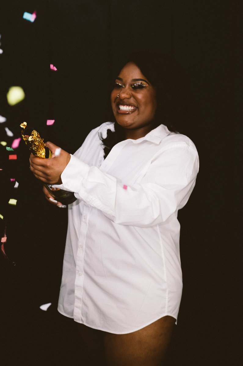 kayla__aishae's tweet photo. and just like that she’s 2️⃣1️⃣ blessed beyond measures to see another year 🥳 #howsheonly21  #piceses♓️ https://t.co/vygY5XlLao