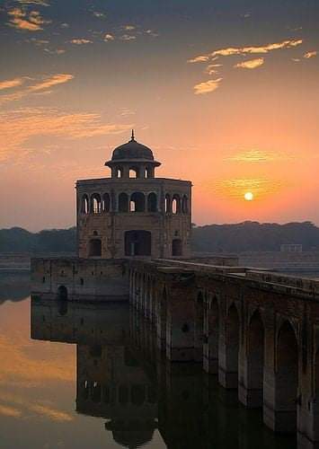 TourMotionPak's tweet photo. Best Places to visit Lahore, Pakistan.
Minaar e Pakistan
Lahore Fort
Badshahi Mosque
Haran Minaar.
#tourmotionpakistan #teampakistan #lahore #Pakistan #tourism https://t.co/SflXgQwVut