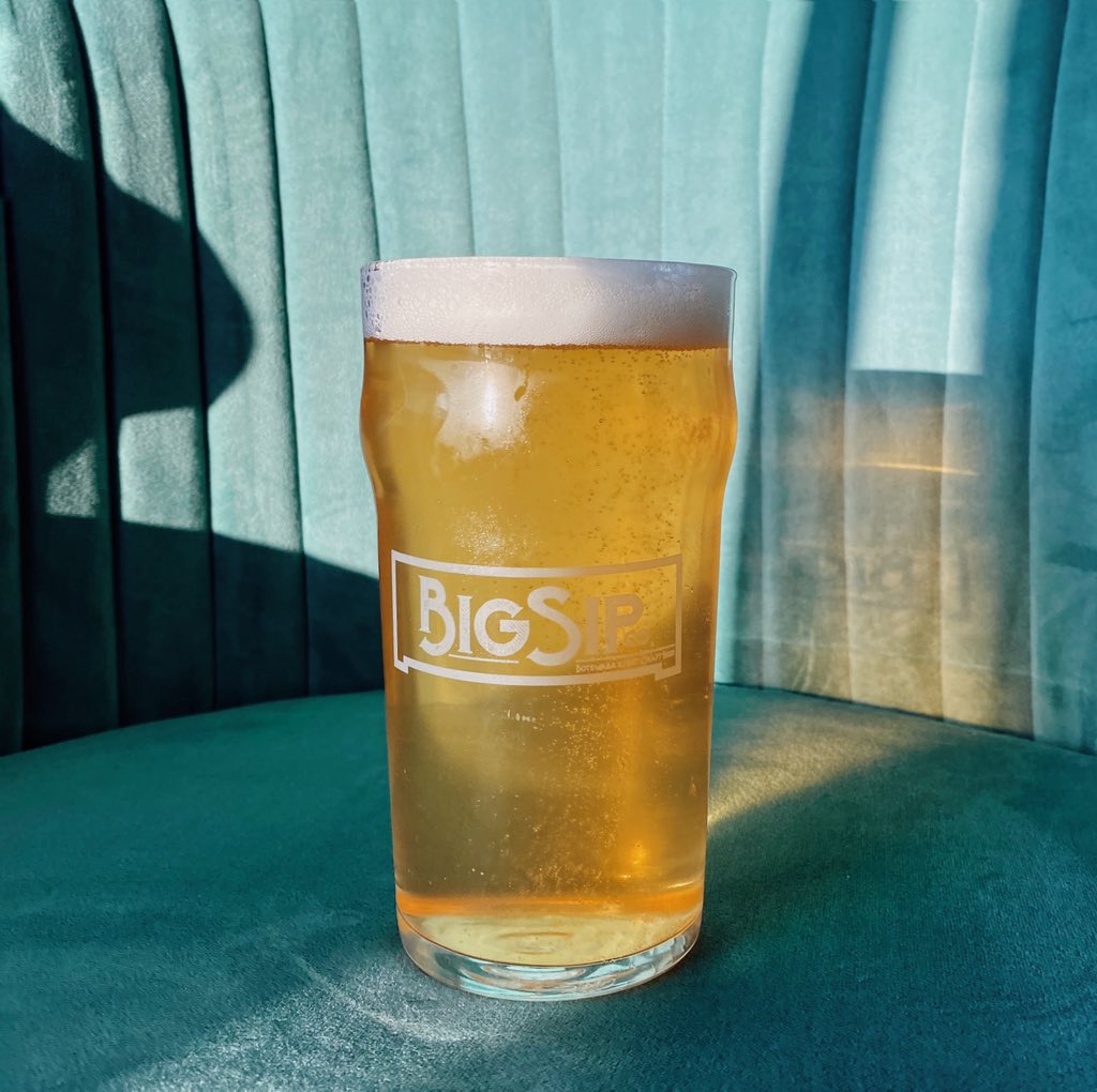 A glass of a crispy beer would definitely SLAP right now because WOW we too have been parched. 😆

Please beer in mind that you can quench your thirst at the comfort of your home and still continue to observe the COVID-19 protocols. 

#DinweleDladleng #BigSipReturns 🔞