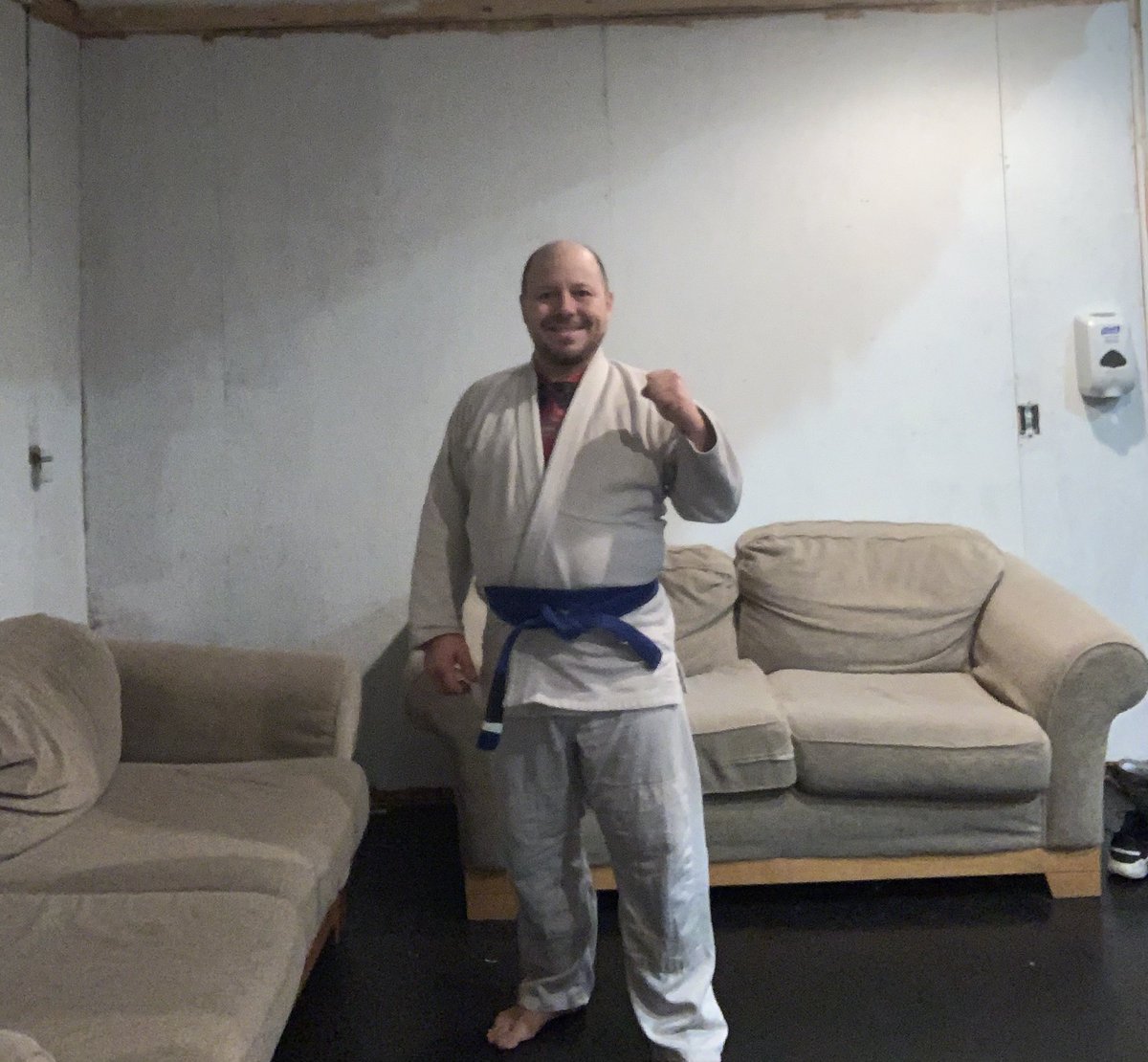 CasinoKevin1979's tweet photo. 11.5 months since I put on my Gi! It felt good to do the drills again.
#ILoveThisGame #AlwaysLearning #HardWorkPaysOff #ContinuousDailyImprovements #BrazilianJiuJitsu #BJJ #JiuJitsuForLife #JiuJitsuLifestyle https://t.co/LNx9laPw4Z
