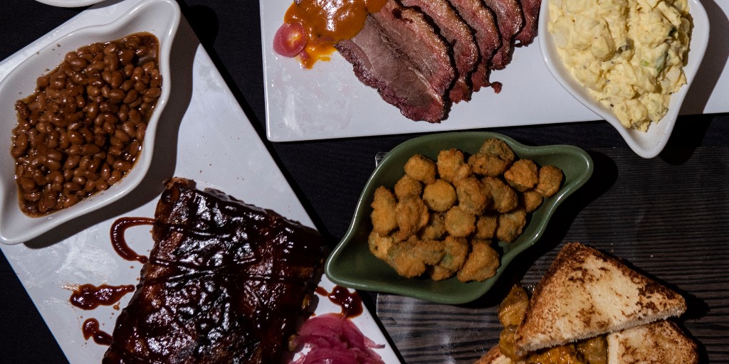 bigbillysvegas's tweet photo. The type of #BBQ that makes you say #DagumThatsGood. Sandwiches, sides, and a whole lot of #meat slathered in your choice of sauce, #BigBillys has you covered! Visit our website now to order! #Vegas https://t.co/i90dhcsfuE