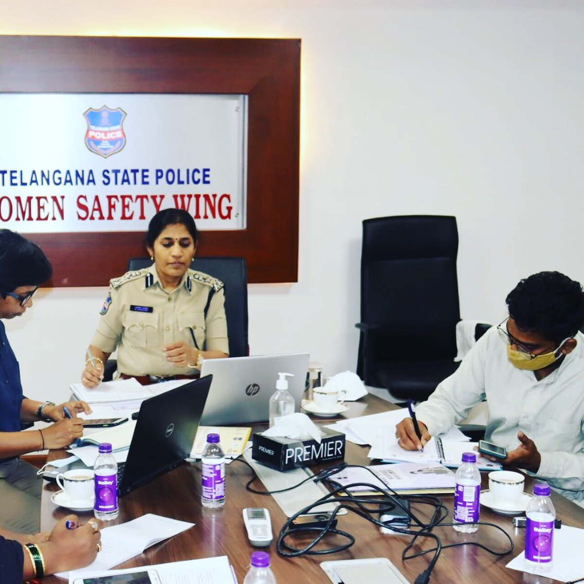 leadlife_india's tweet photo. 1st day of the week-long awareness program started with a “Round table Discussion and Workshop with Journalists” comprising 2 different themes-“Workplace Harassment - Beyond the Law: Loopholes and Hurdles, and the Path Forward” and “Surge in Domestic Violence - Where is the end?” https://t.co/2S2YWW1e4W