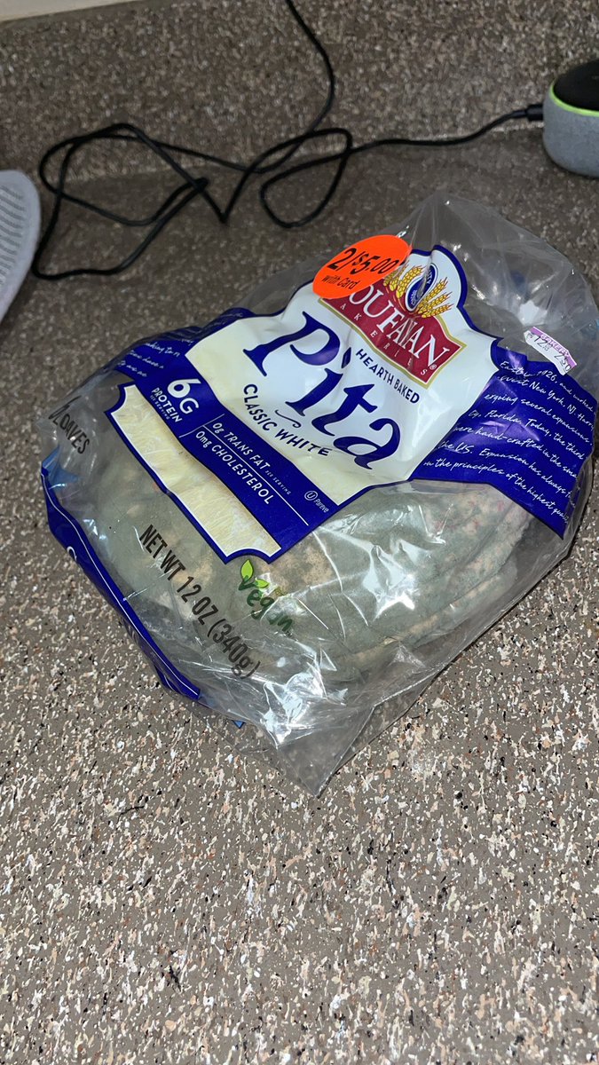 agjones97's tweet photo. Once again idk why this pita bread isn’t paying any rent living with me. ???? Rude. https://t.co/wCha5SaAh1