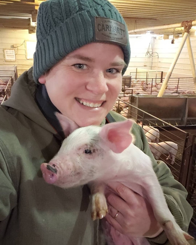 PlaggeVal's tweet photo. I almost missed celebrating National Pig Day! I have been raising pigs my entire life and because of that, they've always been my favorite animal. What's your favorite animal? 

#NationalPigDay #realpigfarming #pigsofinstagram #IowaPork #CommonGroundIA #… https://t.co/tYBtwkZCIA https://t.co/iNqrllLO2F