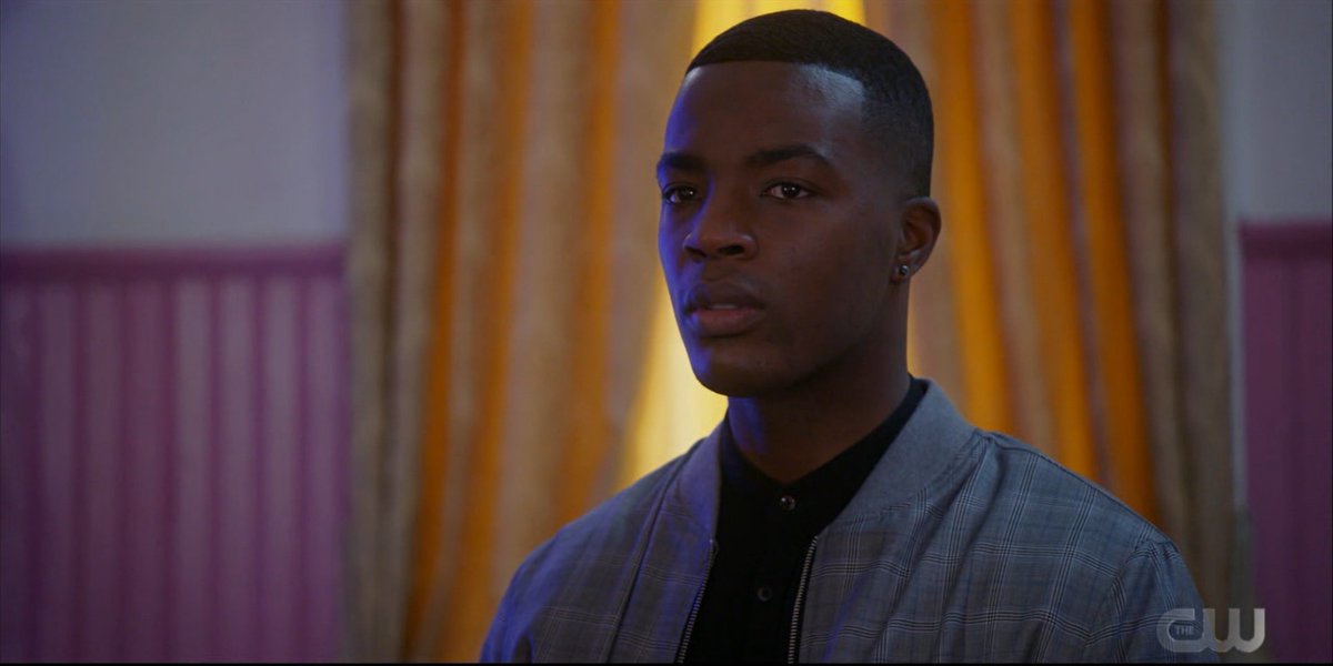joegeorgiaa's tweet photo. THE MOMENT SPENCER REALIZES HE IS IN LOVE WITH OLIVIA #AllAmerican https://t.co/EO6Mw49BFm