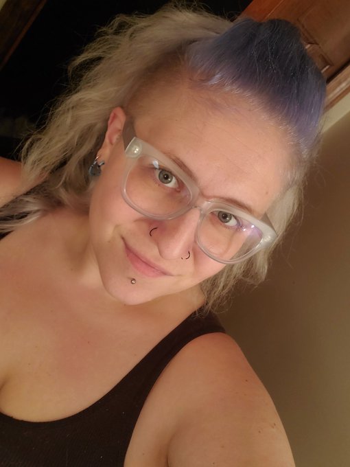 Dixie Mae Star’s pics and videos