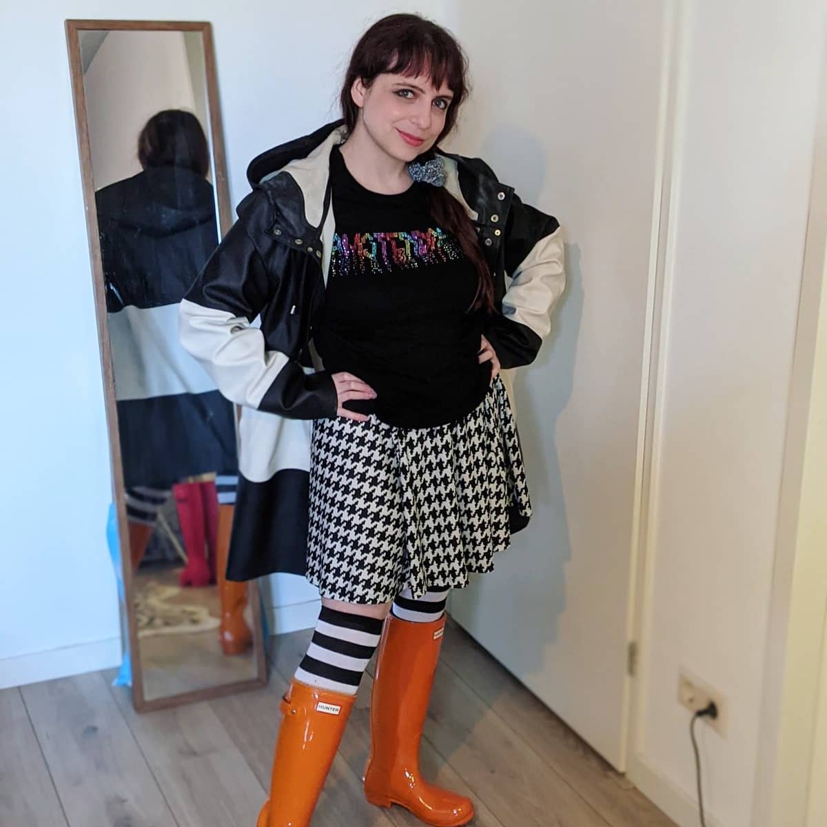 4 pic. So happy in this! 🥰 #stutterheim #stockingsfetish #socksfetish #pantyhose #pantyhosefetish #nylon #nylonfetish #tights #wellies #hunterboots #rainwear #rainboots #rubber #rubberfetish #rubberboots #bootfetish #boots #gummi #絶対領域 #ストッキング #ストッキングフェチ #美脚 #絲襪 https://t.co/UKMEPtPJi5