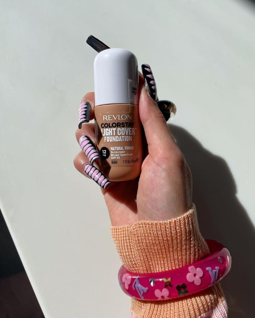 Lean into a "perfect amount of coverage" foundation that practically disappears into your skin for that fresh no-makeup makeup finish. We reco NEW #ColorStay Light Cover. [Side effects include: Really feelin' yourself upon application 💁‍♀️]

<a href="/anaasaber/">ANAA SABER</a> wears Natural Tan (330)