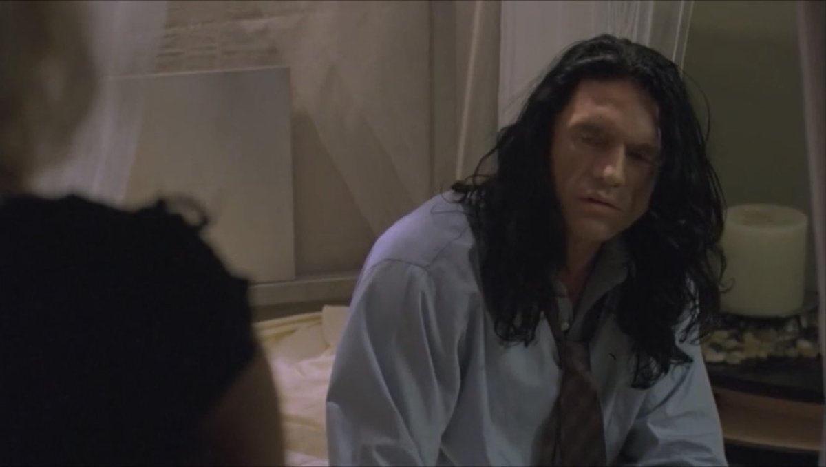 TheRoomMinute tweet media