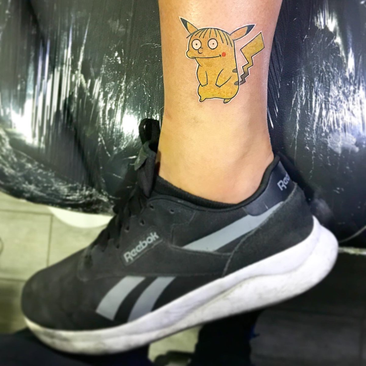 Apu_Arts's tweet photo. Dale un RT a este “Rafachu” plis 🤩
#apu #apuarts #apuartstattoo #apustyle #apuartstattooparlour #tatuaje #tatuajes #tattoo #tattoos #tatuador #tatuadorcdmx #cdmx #tattooartist #rafachu #pokemon #picachu #pokemontattoo #pokemontatuaje #standup #standuptattoo #standuptatuaje https://t.co/VYPEgZ2yOv