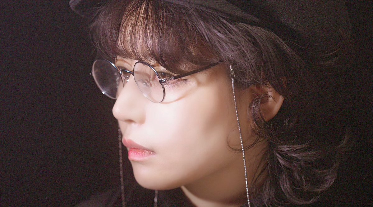 DiAN__official's tweet photo. 👓“Writer” 朔 🖋
☂️“Lucky Rain” Music Video☂️
#luckyrain #静電場朔 #A_bee #immi
#umaainc #electropop #synthwave
#synthpop #electronicmusic #retropop #80s #80smusic #writer
#typewriter https://t.co/S2a5AU51FQ