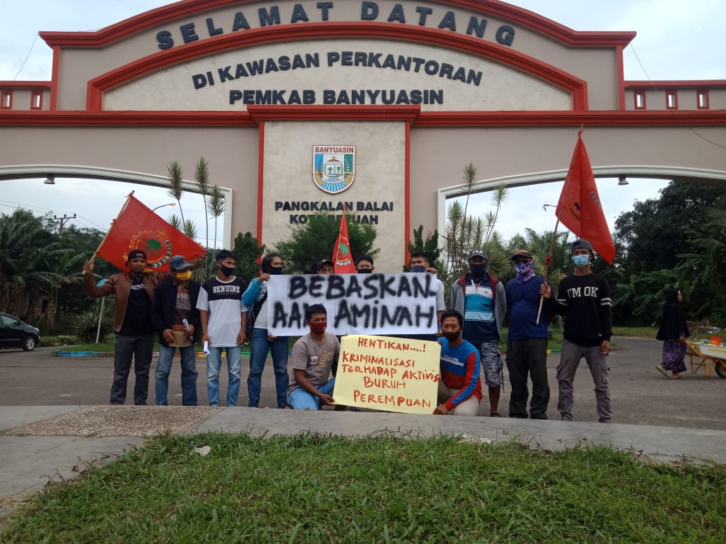 Kepada Pengadilan Negeri Bandung Bebaskan kawan kami  !!! Aan Aminah <a href="/KomnasPerempuan/">Komnas Perempuan</a>

       Aan Aminah is a woman worker who is also a trade union administrator who was criminalized for fighting for labor rights in her workplace.
#BEBASKANAANAMINAH
#StopKriminalisasi