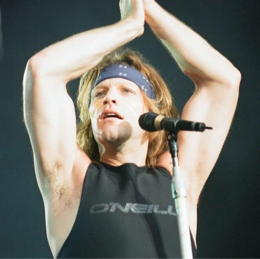 AnaMuniz72's tweet photo. Entendedores, entenderão! 🔥
@jonbonjovi

#jonbonjovi #bonjovi https://t.co/g4iUrLHN3A