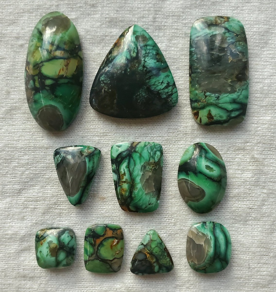 FionaStuff's tweet photo. Very rare Snowville variscite, so cool to work. Wild stuff
#lapidary #variscite #rarerocks https://t.co/Sxh5Mfo4tj