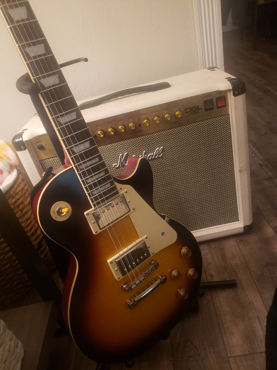 PSLsoyboi's tweet photo. One more pic of the new guitar 

#epiphone #gibsoncustomshop #59sound https://t.co/PCmXrv5lSL