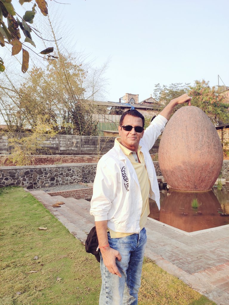 LahriSunil's tweet photo. Shiv, Prem SagarJi ke bete ka Khubsurat Karjat mein Tooth mountain Farm resort dekhne  Mila, Shiv ling numa Jo structure hai, vah Shivling ke saath chanting karne ki bahut hi Khubsurat Jagah hai, is Hisse ko art village Kahate Hain Jo Shiv Ki sister Ganga dwara Banaya Gaya hai. https://t.co/aoZMUfdkm0