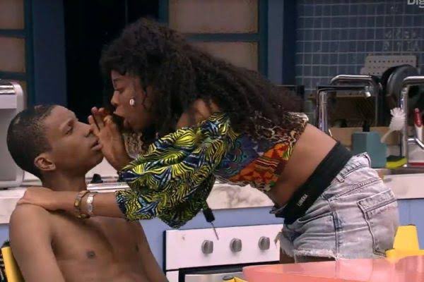 thiago_p's tweet photo. Lumena: “Eu não vim aqui pra fazer só isso”

MAS FOI SÓ ISSO QUE VOCÊ FEZ, AMORE! #BBB21 https://t.co/xc60ZSKqYB