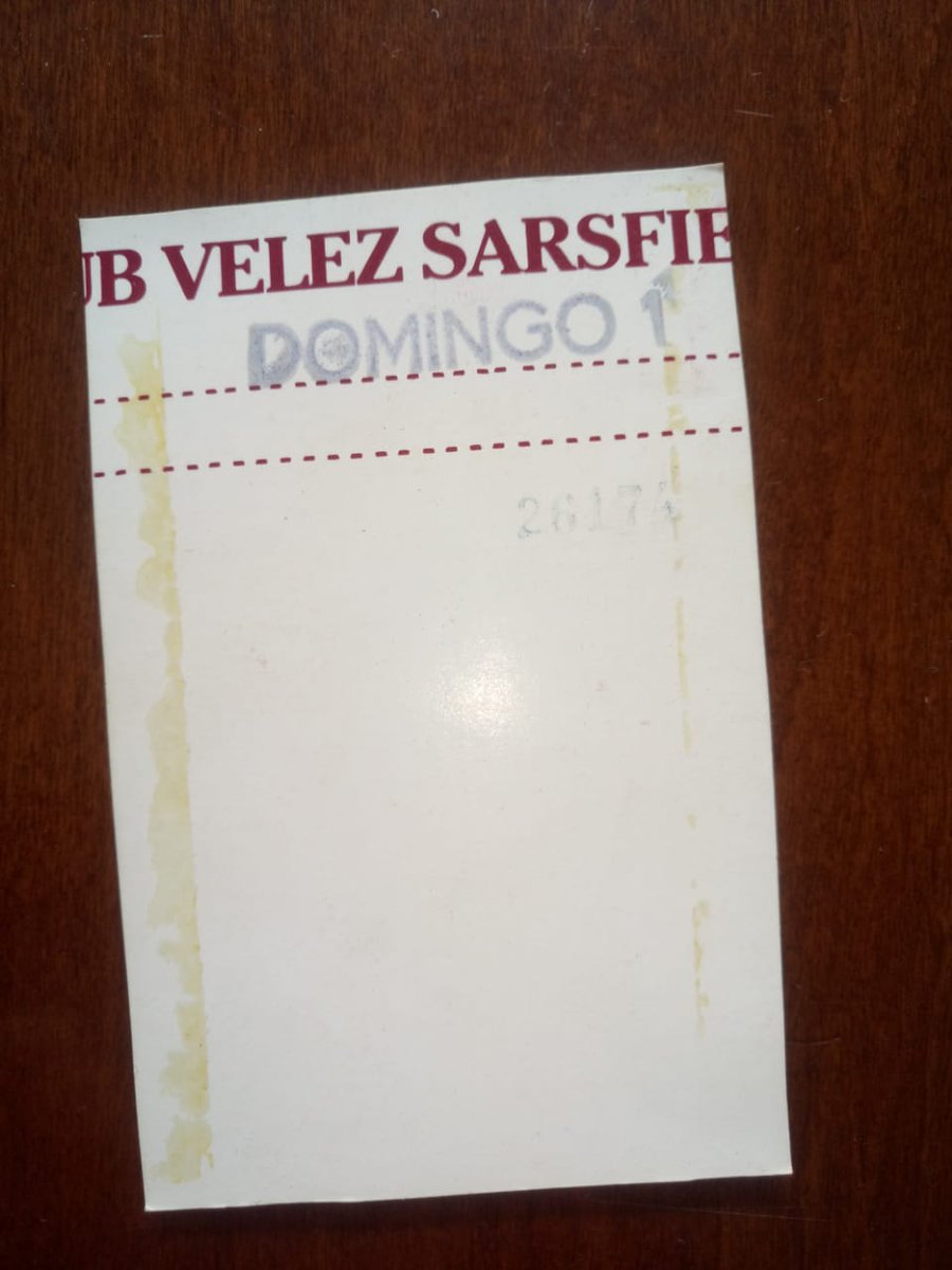 FranMorfeo's tweet photo. Mis viejos fueron al recital de Queen del 1 de marzo en Vélez. Hacía poco que se habían conocido y esa fue la primera salida donde él la invitó. #SemanaQueenEnASPEN https://t.co/DPEJMbd9E0