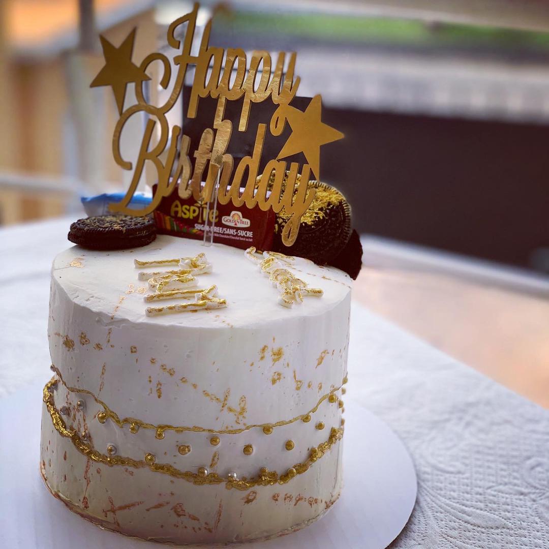 ElleTams's tweet photo. By @ElleTams π©π½βπ³π©π½βπ³π©π½βπ³#Birthdaycakesssss #yummycakes #strawberryfilling #cakeformumππππ https://t.co/tM0nsliZLp