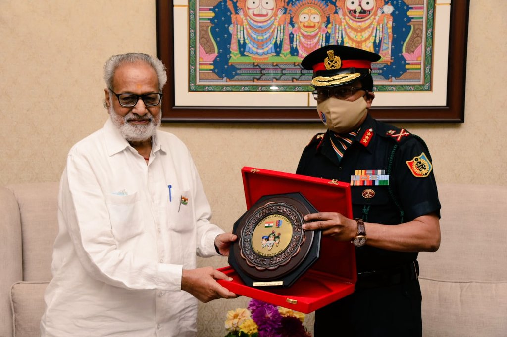 HQ_DG_NCC's tweet photo. Lt Gen Tarun Kumar Aich, AVSM, DG NCC called on the hon'ble Governor of Odisha, Prof Ganeshi Lal, at Raj Bhavan on 01 Mar 2021. He apprised the hon'ble Governor of the latest developments and the activities taken up by #NationalCadetCorps in the state of Odisha.
@SpokespersonMoD https://t.co/JAnO1NFI3a