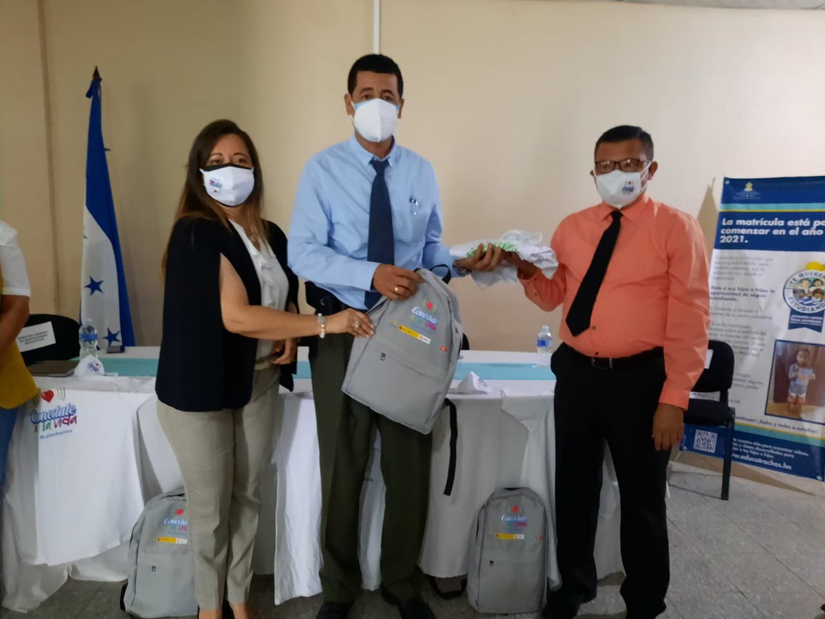 Seduc_HN's tweet image. Kits informativos para reforzar el valor de la vida a los educandos📑✅. 

La entrega fue en 3 centros educativos de Francisco Morazán, la meta es beneficiar 17 centros educativos del país.

#ConectateALaVida @JuanOrlandoH @anagarciacarias @Presidencia_HN @comunicagobhn @ABueso