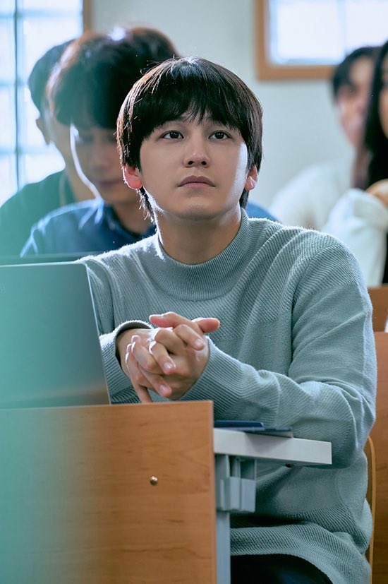 iconickdramas's tweet photo. #KimBum as the smart visual Han Joon Hwi in upcoming JTBC drama #LawSchool 🥰 https://t.co/93TNPo8Fey
