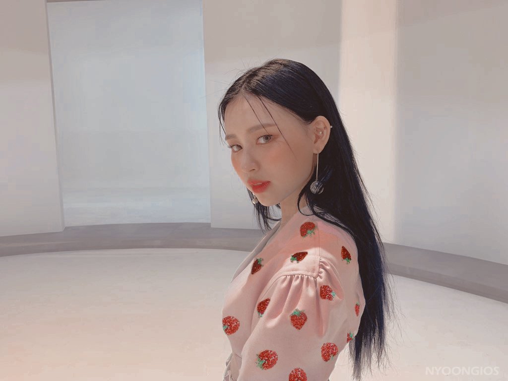 ellythinking's tweet image. 🦊| #ELLY #엘리 #WekiMeki #위키미키
This is an edit btw !!