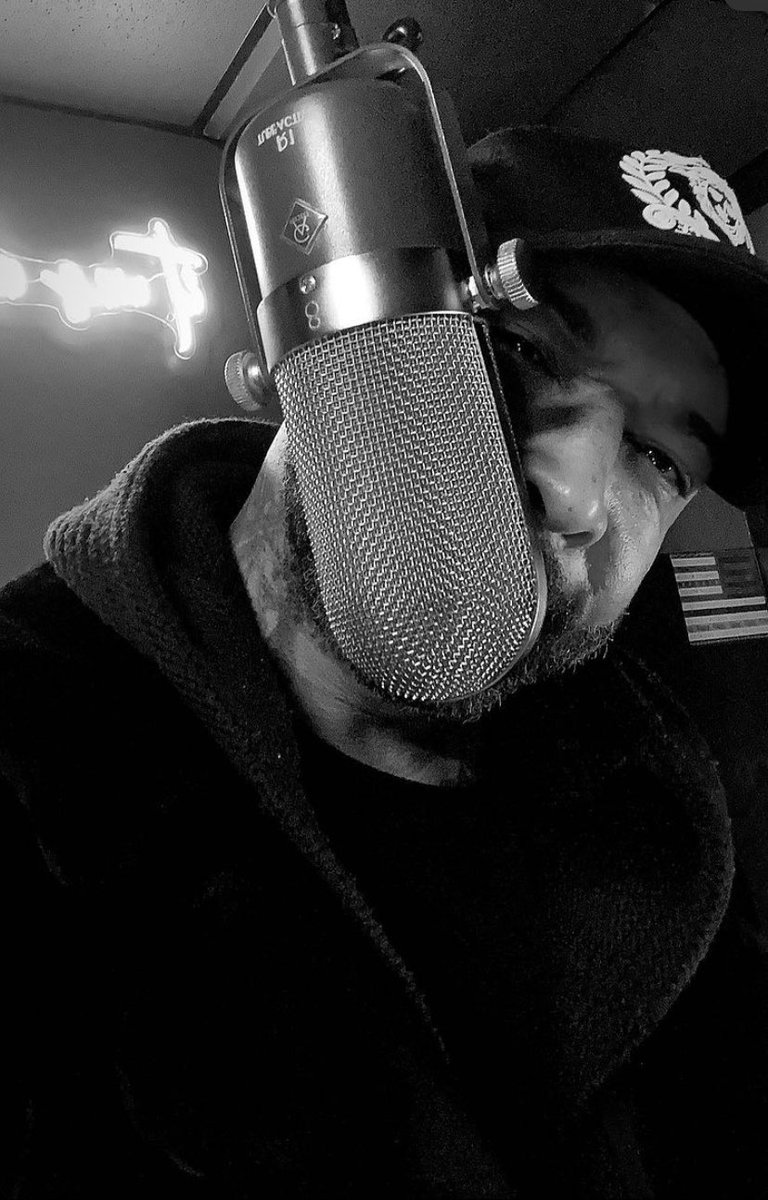 mmvertt's tweet photo. Nobody:
@JoeBudden in the stu: Allow me to re introduce myself my name is JOE. J TO THE O E I used to push pods by the OD, I guess even back then u can call me the C E O of J B P.. JOE..   #RETIREMENTOVER #JoeBuddenPodcast #128barverse https://t.co/349yVP2A1V