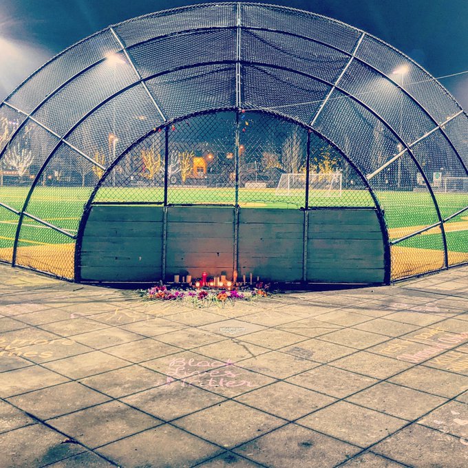 Nearing the anniversary, candles still burn in memory of those lost. https://t.co/vItCQszhRx<a href="/tag/destiny2"class="tags"><span>#destiny2</span></a><a href="/tag/splicerfasionshow"class="tags"><span>#splicerfasionshow</span></a>