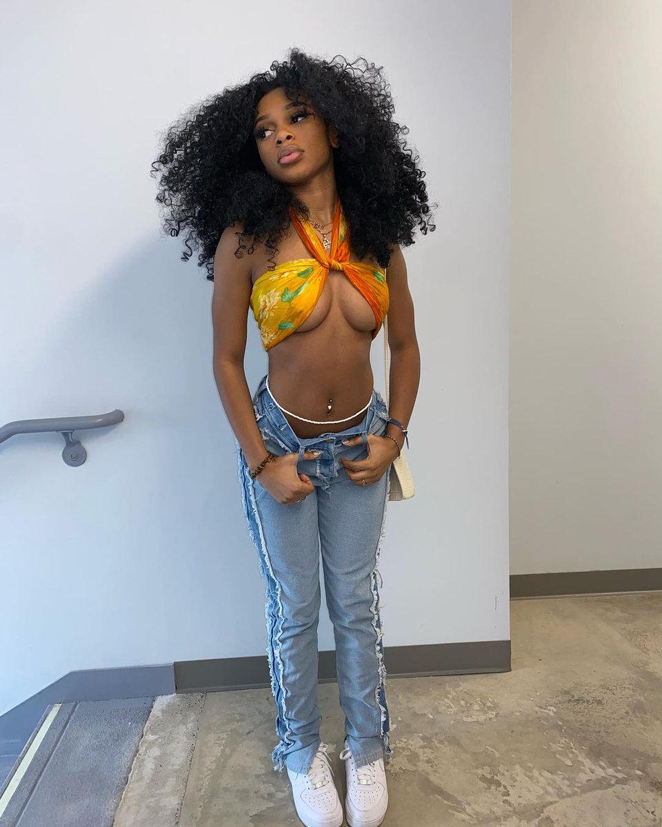 JurllyShe's tweet photo. How about this match? 😉
https://t.co/mIITAlNrjl
#jeans #Spliced #Splitpants #pants #fashion #jurllyshe https://t.co/C2RsmEKUv2