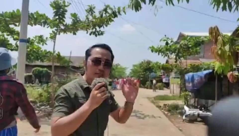 The military arrested a reporter from <a href="/dvbburmese/">DVB Burmese</a> in the middle of the night in Myeik. 
<a href="/freya_cole/">Freya Cole</a> <a href="/KenRoth/">Kenneth Roth</a> <a href="/RapporteurUn/">UN Special Rapporteur Tom Andrews</a> <a href="/UN/">United Nations</a> <a href="/POTUS/">President Donald J. Trump</a>
TERRORIST JUNTA
#WhatsHappeningInMyanmar
