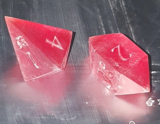 Decided to try another version of d4s. Pushing myself with the 3d models I can make and with what the models looks like when I'm done with them. It's tedious but relaxing