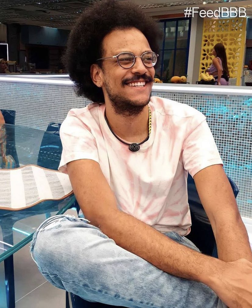tracklist's tweet photo. João merece ter mais seguidor no Instagram do que muita gente naquela casa. Ele está com quase 1 milhão! 

SIGA: https://t.co/E7iORSCf55 https://t.co/mwBP37VD4C