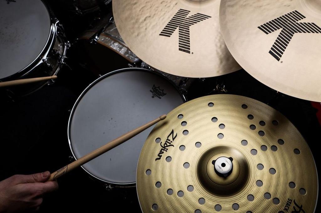 ZildjianJapan's tweet photo. 全8回に渡りお送りしてきた⚡️FX Stack × 今井義頼⚡️はいかがでしたでしょうか⁉️😊

高速リフのアクセントやビートの刻み、そして時にはスネアやハンドクラップの代わりからハイハットまで、#FXStack の可能性はアイディア次第で無限大🤩

あなたならどの様な使い方をしますか❓😚

#Zildjian #今井義頼 https://t.co/tmSb9DyGEB