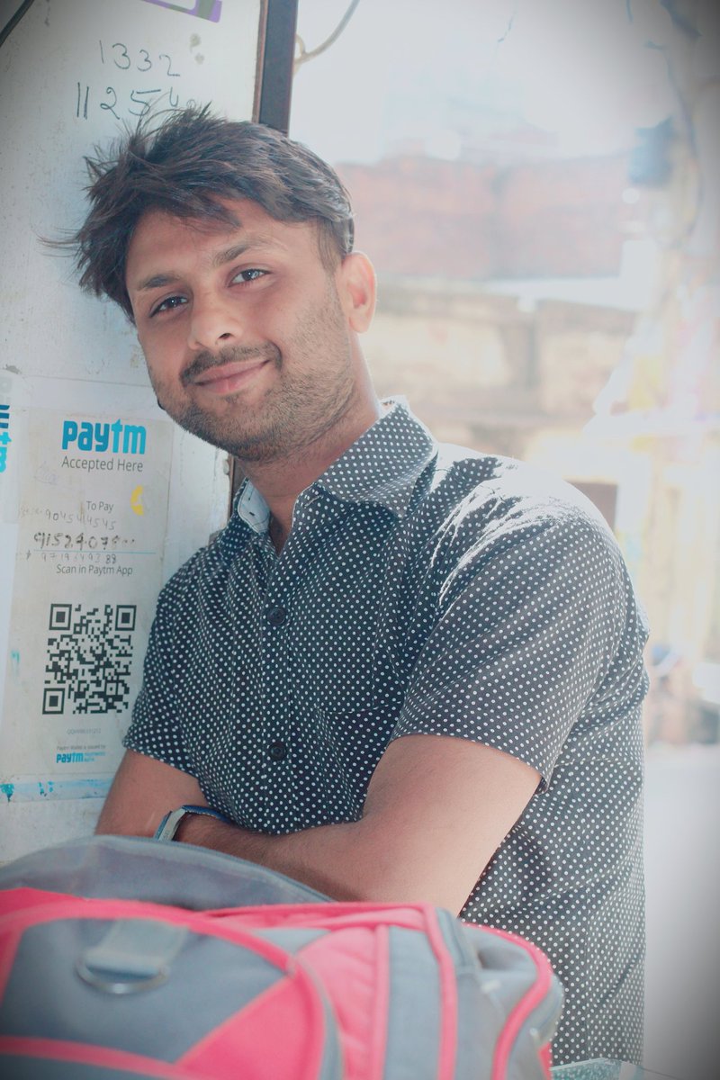 StylishboyRJ1's tweet photo. अजीब सा दर्द है इन दिनों यारों,
न बताऊं तो 'कायर', बताऊँ तो 'शायर'। https://t.co/lOitB328Qc