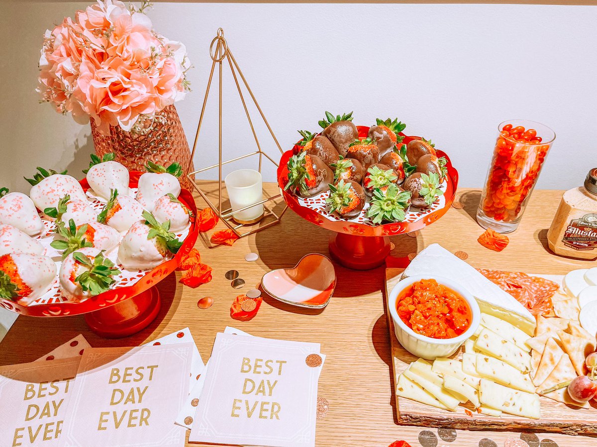 devssuarez's tweet image. guys i officially started my own party planning business!! come to me with all your party needs and follow me on insta to follow my business journey 🤩 instagram.com/luxuryeventsby…