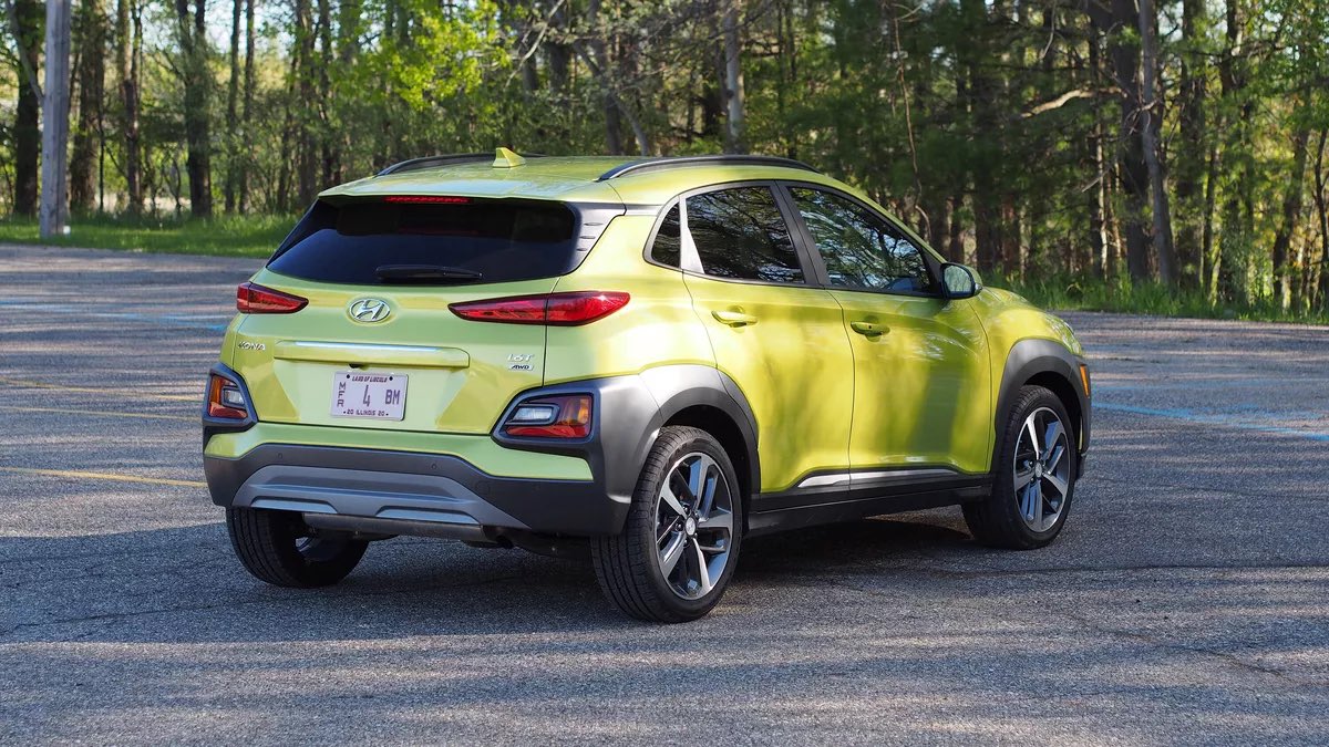 chiranjeeb's tweet photo. @engineers_feed Hyundai Kona tail signal lamps..  at bottom.. almost invisible in bumper to bumper traffic https://t.co/8a9TNOphEt