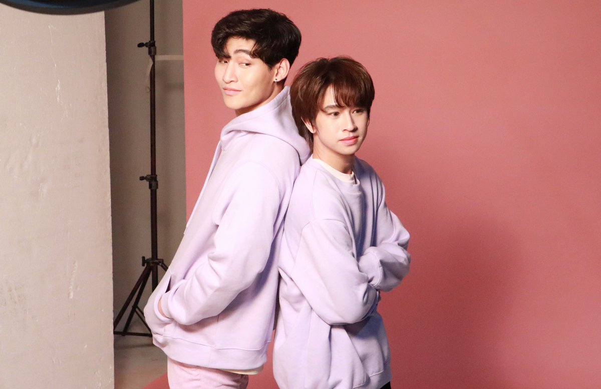 mayaonline2002's tweet photo. มีนาแล้วก็มีเธอ😉 คู่พี่น้องคนสนิท #โอห์มฟลุ้ค เลยมาแบบหวานเจี๊ยบในตำแหน่งพรีเซนเตอร์ OTG เซรั่มไฮยารูลอน ที่เห็นภาพเบื้องหลัง #OTGxOhmFluke แล้วต้องมีแซว!แน๊~มีความหยอกเอิน☺มีความเขินกันด้วยมั้ยน้า~ 
♾https://t.co/iuCXRMPe5l

#MayaChannel  #OhmThitiwat #Fluke_natouch #ohmfluke https://t.co/szxhkxoJCV