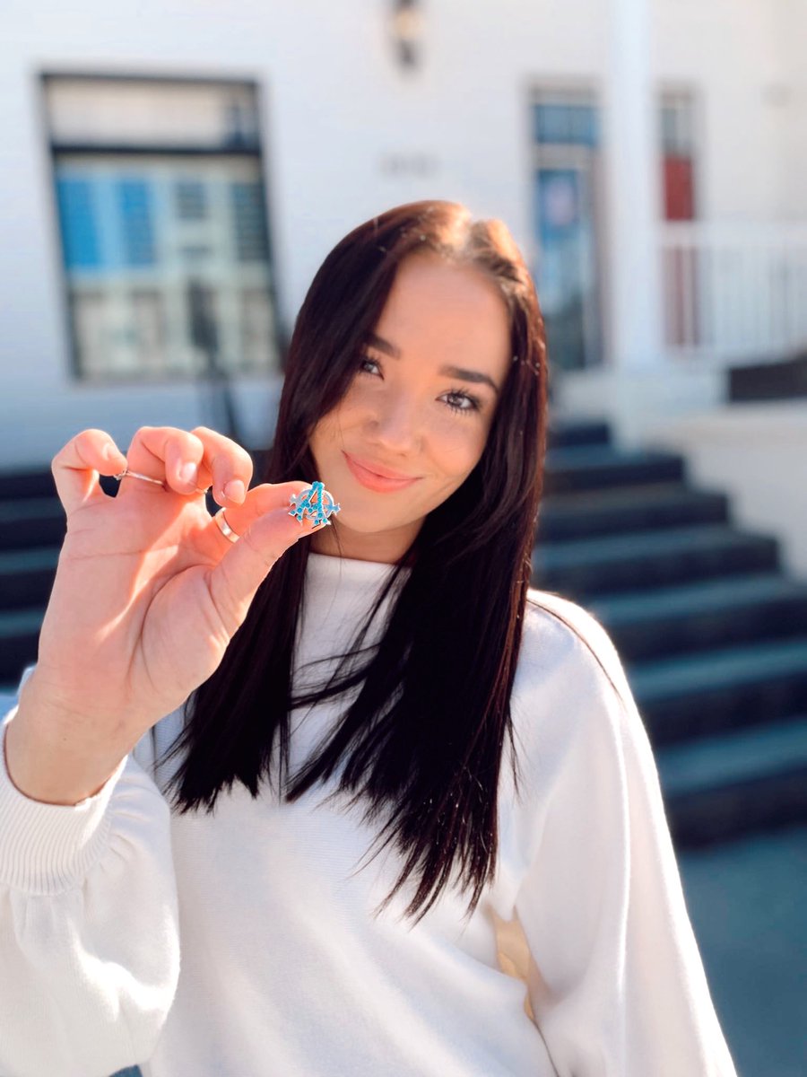 IdahoAlphaPhi's tweet photo. HAPPY #INTERNATIONALBADGEDAY !!
Today is a day for all sorority women to wear their badges in celebration of sisterhood! 
AOE
🤍🤍🤍 https://t.co/sO26SXIjQ0