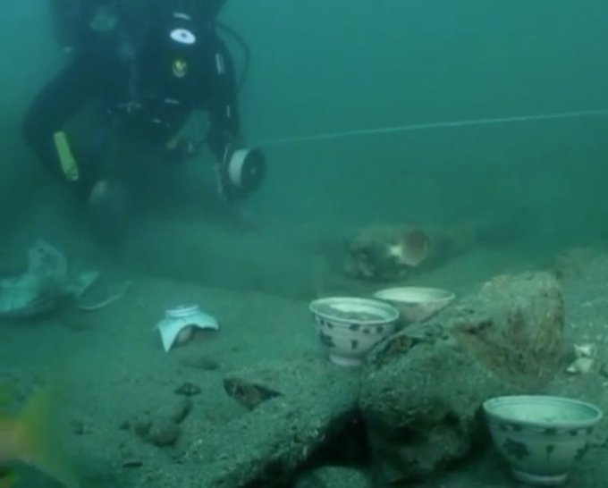 #Zoom alert! If you are at a loose end this Friday 5 March, join me at the <a href="/ucl/">UCL</a> <a href="/UCLarchaeology/">UCL Institute of Archaeology</a> Silk Road Seminar Series, as I journey through Asia's Underwater Cultural Heritage. Its free, open to all &amp; details are below! 🍶⛵️🌊
#SilkRoads #UnderwaterHeritage #MaritimeSilkRoad