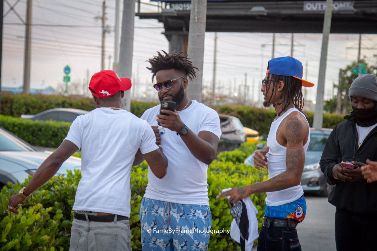 wucrazyy's tweet photo. Twitter gets it first 😁 performance with the gang https://t.co/h9VnFacMHq