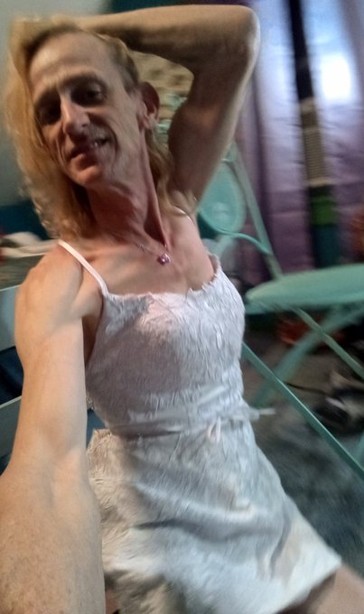 Stephanie Nichole Collier got a new dress and 5 inch black stillettos tonight🥰🥰🥰 https://t.co/add1Og