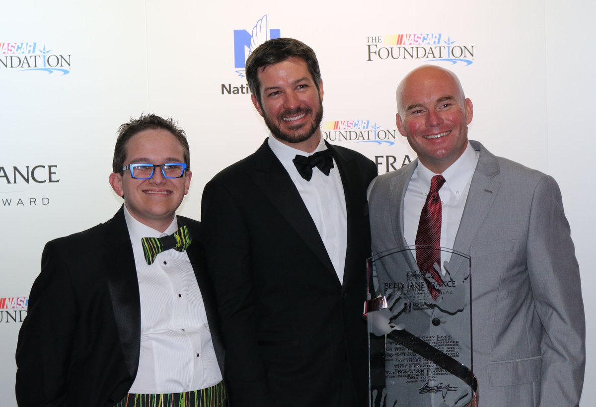 JeffHansonArt's tweet photo. @MartinTruex_Jr @SherryPollex 
Sad to inform you of the passing of 2016 @NASCAR_FDN "Betty Jane France Humanitarian"@andrewjhoffman 
Both Andy and @JeffHansonArt passed from brain tumors.
#Cancer #TeamJack #winners #NASCAR https://t.co/Z9us9ldXsv