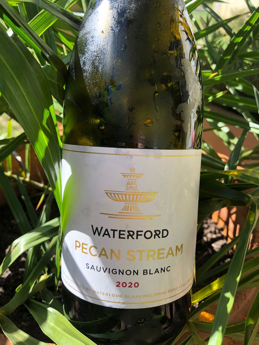 Pecan Stream gets four raised glasses. Subtle. Fruity hits of orange, pear, apple, lemon and lime. With a shy gooseberry. Totes delicioso. #WaterfordWines