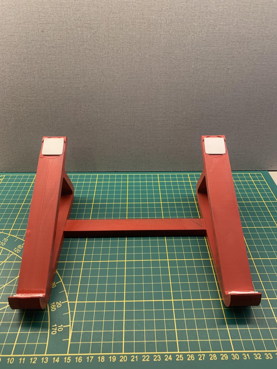 Guismo151's tweet photo. Bonjour à tous,

Pour aujourd’hui, ce sera impression pour nos 2 bureaux. Ici un support de PC portable imprimé sur la magis et passé à la bombe de peinture. 

A plus! #clubdagoma https://t.co/olaLl5PluQ https://t.co/U6Tgc8UlUt